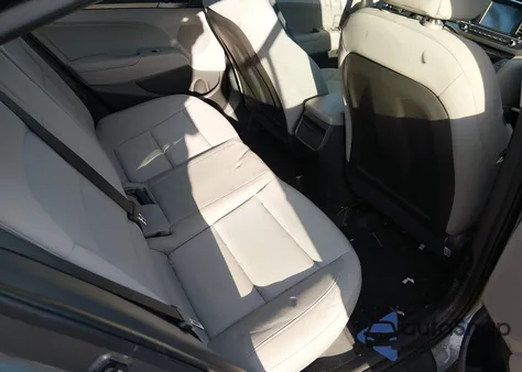 2017 Hyundai Elantra Se z USA, uszkodzony, nr VIN KMHD84LF5HU224916